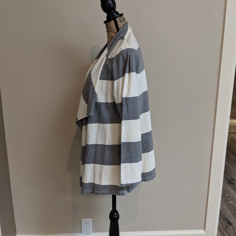 Liz Claiborne cardigan sweater - Picture 4 of 5